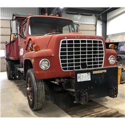 1972 FORD YARD TRUCK W / LONDON SANDER