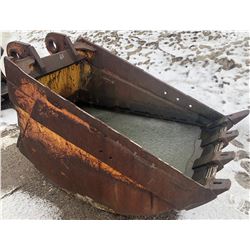 CAT 215 30" DIGGING BUCKET