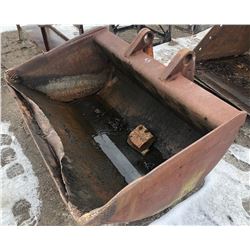 JD 60" CLEANUP BUCKET