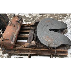 5TH WHEEL PLATE & AIR TANK