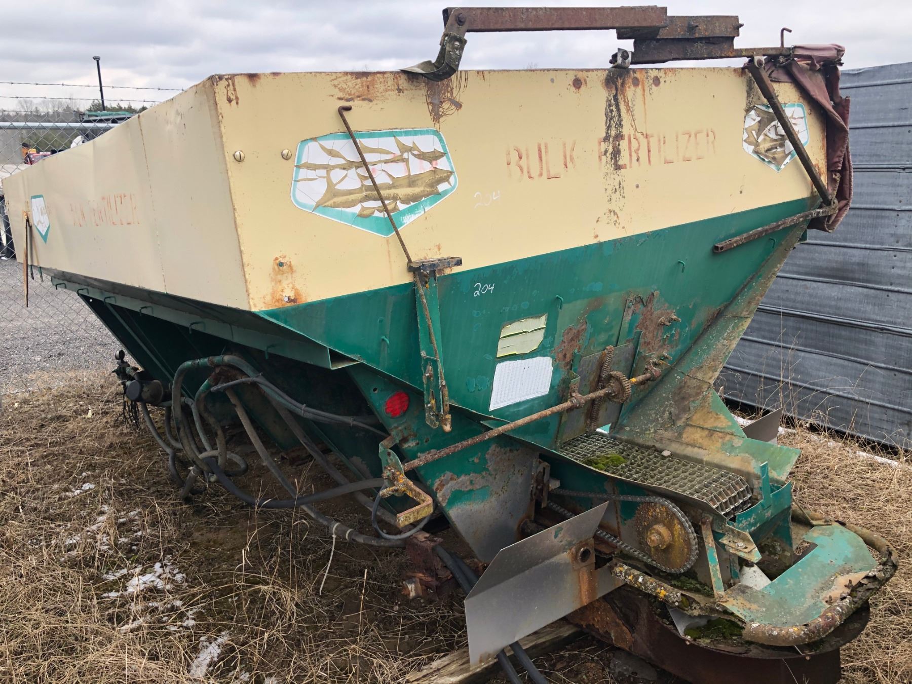FERTILIZER SPREADER BOX