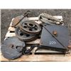 Image 1 : SKID LOT W / 7 X PULLEYS