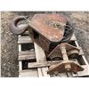 Image 1 : SKID LOT W / PULLEY & ROLLER