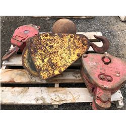 SKID LOT W / 3 X PULLEY, ETC