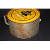 Image 9 : 5 GAL ROCKER OIL CAN PENNZOIL