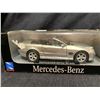 Image 2 : A Mercedes-Benz SL 500 1:32 Scale Diecast Car