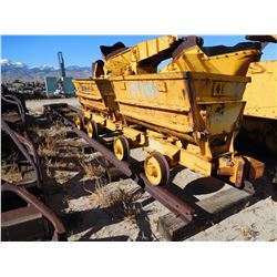 Two side-dump ore cars  (114173)