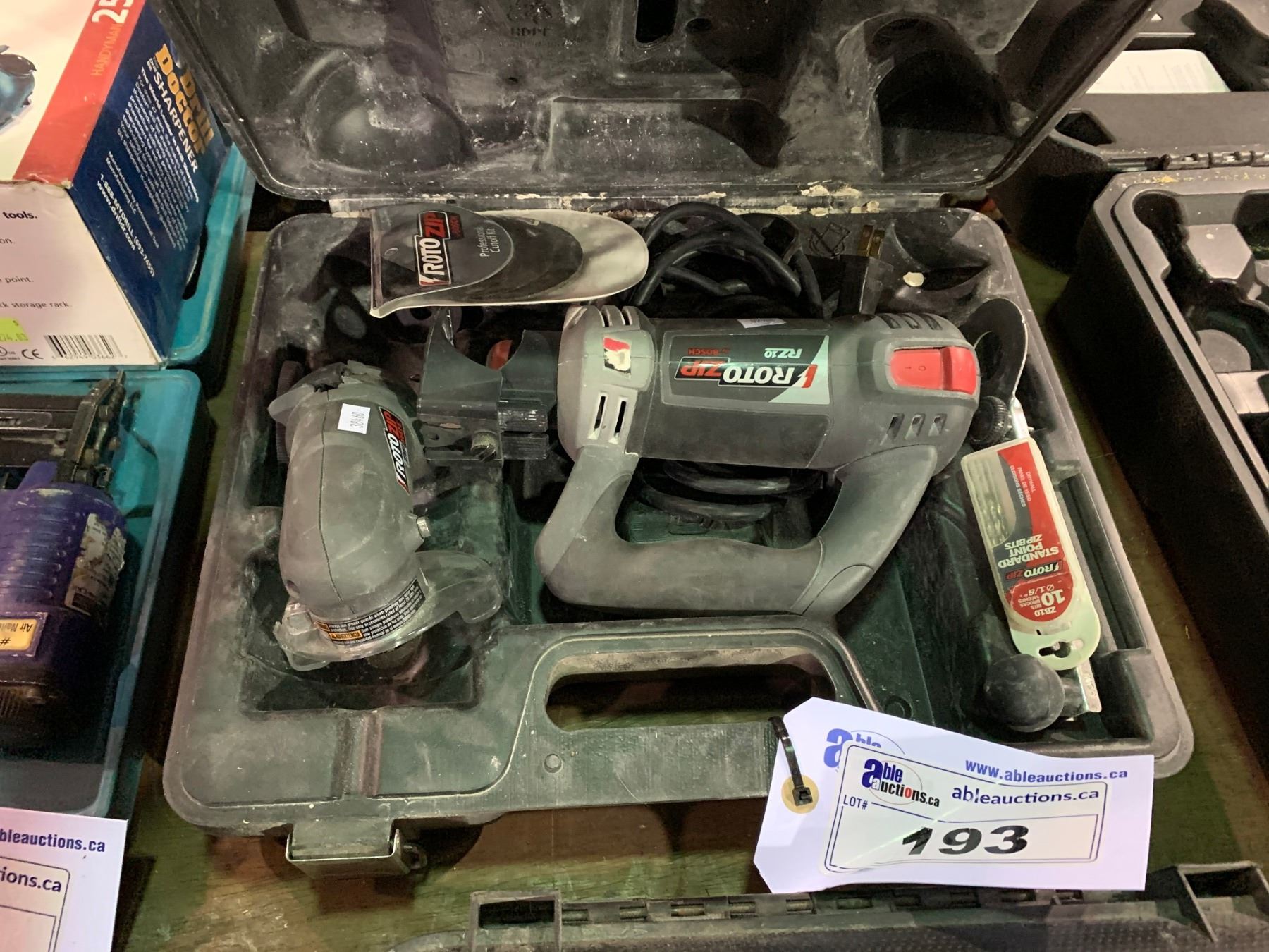 Rotozip Rz10 ROTOZIP RZ10 VARIABLE SPEED SPIRAL SAW WITH ZIPMATE - Able Auctions