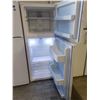 Image 2 : APARTMENT SIZE MAGIC CHEF FRIDGE