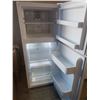 Image 2 : APARTMENT SIZE MAGIC CHEF FRIDGE