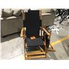 Image 2 : PATIOFLARE FOLDING WOOD FRAMED LOUNGE CHAIR - WITH DETACHABLE FOOTREST