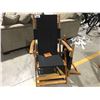 Image 2 : PATIOFLARE FOLDING WOOD FRAMED LOUNGE CHAIR - WITH DETACHABLE FOOTREST
