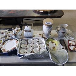 TABLE OF ROYAL ALBERT FINE CHINA OLD COUNTRY ROSES
