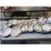 Image 2 : TABLE OF ROYAL ALBERT FINE CHINA OLD COUNTRY ROSES