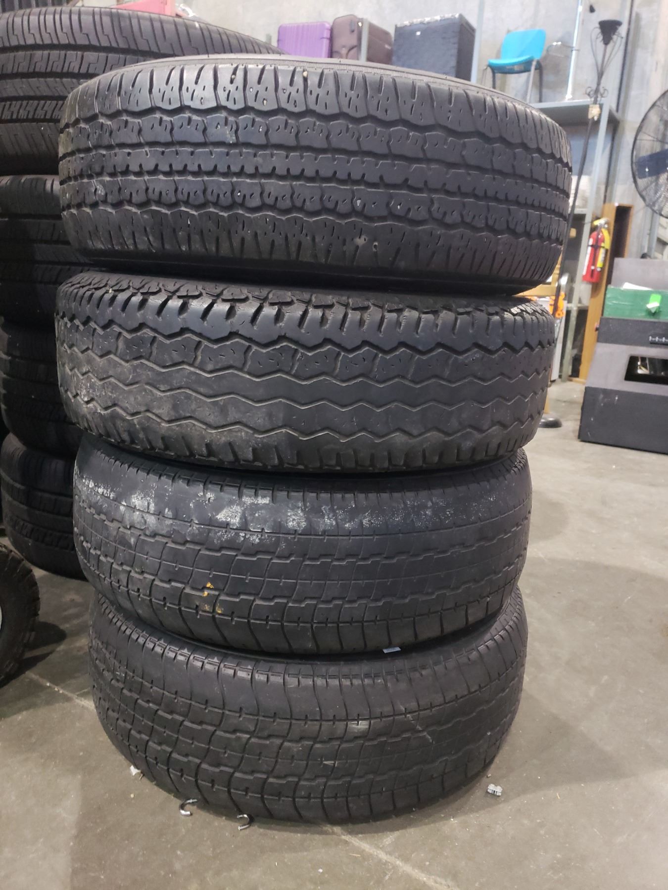 SET OF 4 FIRESTONE P195/70R14 TIRES ON RIMS