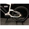 Image 10 : WHITE BMW/BOSCH ELECTRIC ASSIST FRONT SUSPENSION COMMUTER BIKE WITH FRONT AND REAR HYDRAULIC DISC