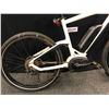 Image 2 : WHITE BMW/BOSCH ELECTRIC ASSIST FRONT SUSPENSION COMMUTER BIKE WITH FRONT AND REAR HYDRAULIC DISC