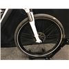 Image 3 : WHITE BMW/BOSCH ELECTRIC ASSIST FRONT SUSPENSION COMMUTER BIKE WITH FRONT AND REAR HYDRAULIC DISC