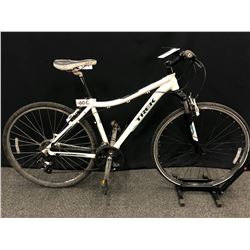 WHITE TREK NEKO 21 SPEED FRONT SUSPENSION HYBRID TRAIL BIKE, 18 CM FRAME SIZE