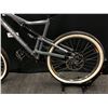 Image 8 : GREY SANTA CRUZ HECKLER 16 SPEED FULL SUSPENSION MOUNTAIN BIKE WITH FRONT AND REAR DISC BRAKES,