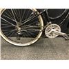 Image 2 : BLACK TREK NAVIGATOR 2.0 21 SPEED FRONT SUSPENSION CRUISER BIKE, REAR DERAILLEUR NEEDS REPAIR