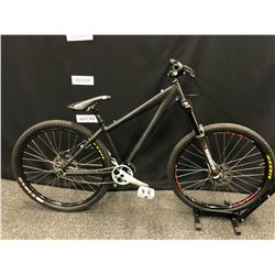 BLACK NO NAME SINGLE SPEED FRONT SUSPENSION DIRT JUMPING BIKE WITH REAR HYDRAULIC DISC BRAKE