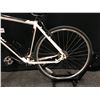 Image 8 : WHITE AND BLACK MEC MIDTOWN 27 SPEED TRAIL BIKE, M/55 CM FRAME SIZE