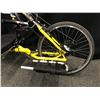 Image 2 : YELLOW INTREPID SIT DOWN 27 SPEED HANDCYCLE WITH FRONT DISC BRAKE