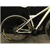 Image 2 : GREY AND GREEN GHOST TWENTY NINE SPECIAL EDITION 27 SPEED FRONT SUSPENSION MOUNTAIN BIKE WITH FRONT