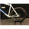 Image 8 : BLUE AND WHITE CANNONDALE F7 24 SPEED FRONT SUSPENSION MOUNTAIN BIKE WITH FRONT AND REAR DISC