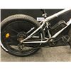 Image 2 : SCHWINN BIGGITY DLX 7 SPEED FAT TIRE ELECTRIC ASSIST BIKE WITH FRONT AND REAR DISC BRAKES, NO KEY,