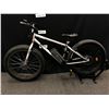 Image 8 : SCHWINN BIGGITY DLX 7 SPEED FAT TIRE ELECTRIC ASSIST BIKE WITH FRONT AND REAR DISC BRAKES, NO KEY,