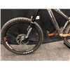 Image 8 : GREY DEVINCI HUCKER 9 SPEED FRONT SUSPENSION MOUNTAIN BIKE WITH FRONT AND REAR HYDRAULIC DISC