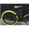 Image 2 : BLACK AND GREEN HARO DOWNTOWN BMX BIKE WITH GYRO, 20.3" FRAME SIZE