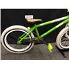 Image 2 : GREEN AND WHITE SUNDAY BMX BIKE, NO BRAKES