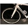 Image 10 : WHITE CANNONDALE EVO 22 SPEED ROAD BIKE