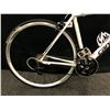 Image 2 : WHITE CANNONDALE EVO 22 SPEED ROAD BIKE