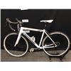 Image 8 : WHITE CANNONDALE EVO 22 SPEED ROAD BIKE