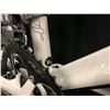 Image 8 : WHITE AND BLACK OPUS SEKHMET 20 SPEED ROAD BIKE WITH FRONT AND REAR DISC BRAKES, SECONDARY BRAKE