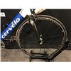 Image 3 : BLUE AND WHITE CERVELO SOLOIST 20 SPEED ROAD BIKE, 56 CM FRAME SIZE