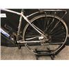 Image 8 : GREY AND BLUE NORCO VFR 18 SPEED HYBRID TRAIL BIKE WITH FRONT AND REAR HYDRAULIC DISC BRAKES, 18"