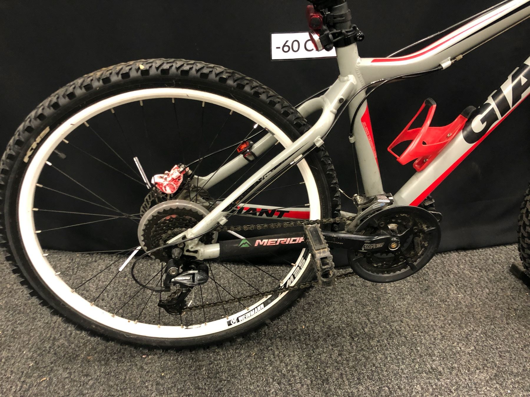 GREY GIANT YUKON 24 SPEED FRONT SUSPENSION MOUNTAIN BIKE WITH FRONT AND REAR HYDRAULIC DISC BRAKES