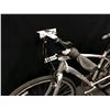 Image 10 : GREY SPECIALIZED VITA 24 SPEED HYBRID TRAIL BIKE, WM FRAME SIZE