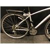 Image 2 : GREY SPECIALIZED VITA 24 SPEED HYBRID TRAIL BIKE, WM FRAME SIZE