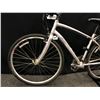 Image 9 : GREY SPECIALIZED VITA 24 SPEED HYBRID TRAIL BIKE, WM FRAME SIZE