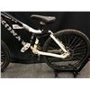 Image 8 : BLACK AND WHITE KONA STINK 2-4 16 SPEED FULL SUSPENSION MOUNTAIN BIKE WITH FRONT AND REAR HYDRAULIC