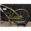 Image 8 : BLACK AND GREEN SPECIALIZED HARDROCK COMP 24 SPEED FRONT SUSPENSION MOUNTAIN BIKE WITH FRONT AND