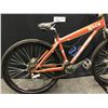 Image 2 : BROWN SPECIALIZED P3 18 SPEED MOUNTAIN BIKE WITH FRONT AND REAR HYDRAULIC DISC BRAKES,