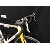 Image 7 : WHITE AND ORANGE CANNONDALE VITTORIA 20 SPEED ROAD BIKE WITH CLIP PEDALS, 60 CM FRAME SIZE