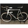 Image 8 : BLACK AND WHITE CANNONDALE SUPERSIX 20 SPEED ROAD BIKE WITH CLIP PEDALS, 60 CM FRAME SIZE